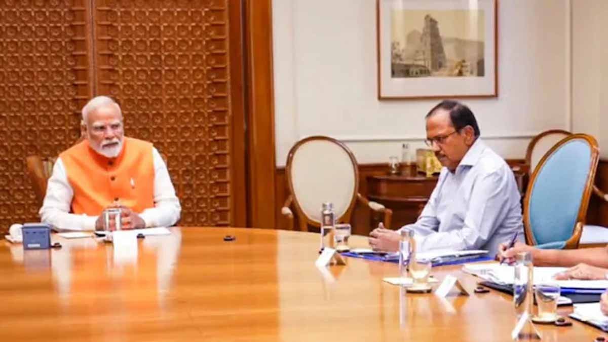 India Pakistan War LIVE Updates: PM मोदी और NSA अजित डोभाल कर रहे मीटिंग, सेना हाई अलर्ट पर 1 PM Modi or NSA Cheif Doval