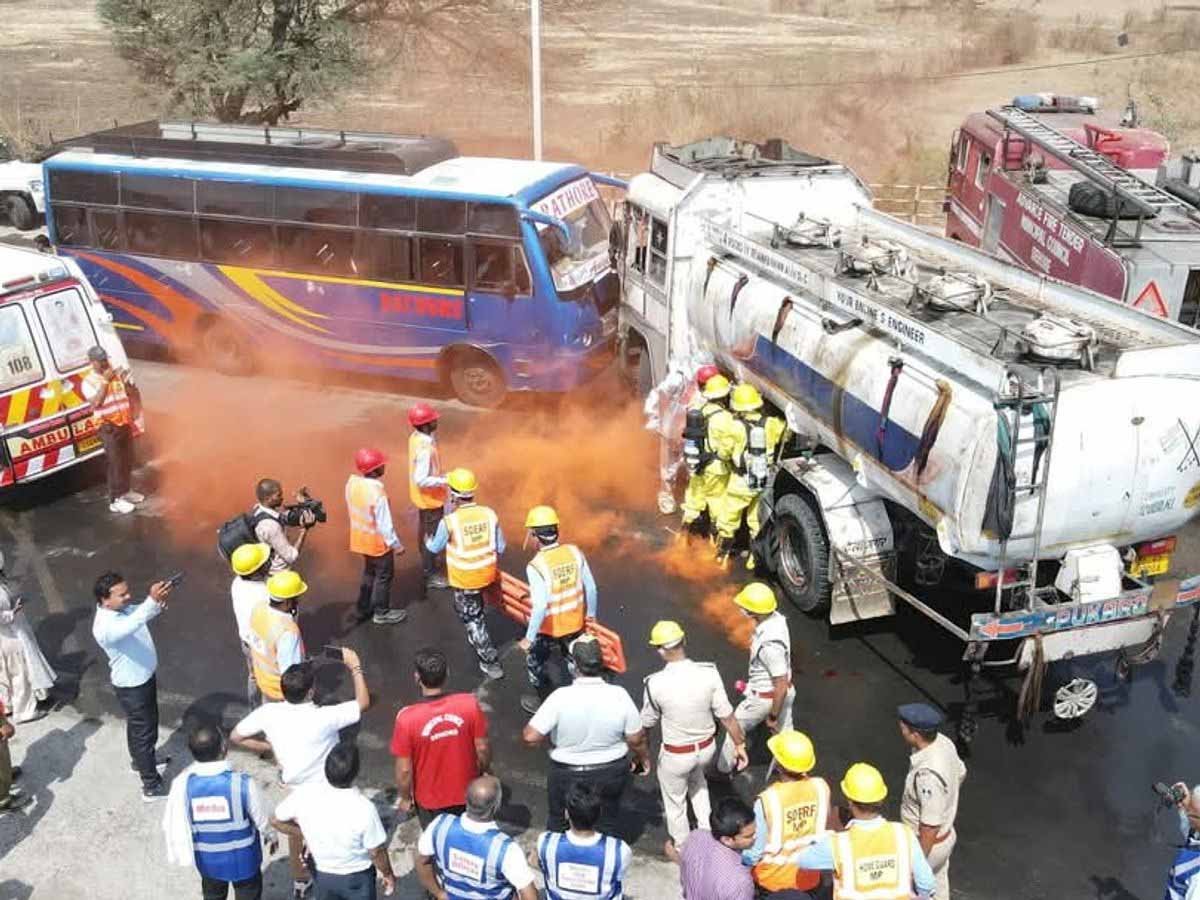 Mock Drill: ग्वालियर में बस-टैंकर की टक्कर तो इंदौर में हुआ जागरूकता कार्यक्रम का आयोजन 1 mock Drill