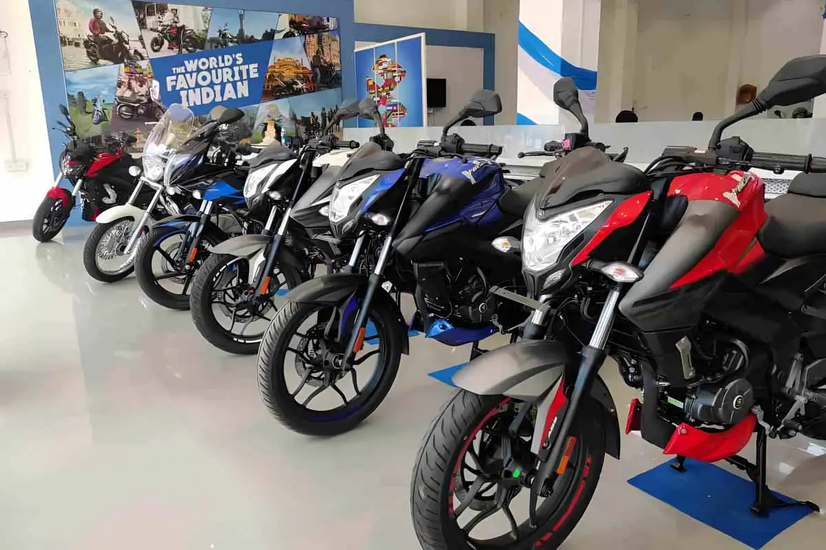 भारत की बाइक्स का दुनिया पर जादू, Bajaj Auto की बाइक्स की रिकॉर्ड बिक्री, बना ग्लोबल मार्केट का बादशाह 1 Bajaj Auto