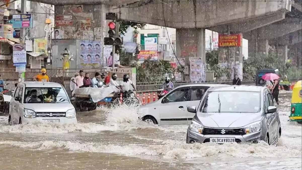 काम की खबर... बारिश में कार चलाते समय नहीं होगी दिक्कत, सेफ्टी के लिए अपनाएं ये 5 आसान स्टेप्स 1 Car Care Tips In mansoon