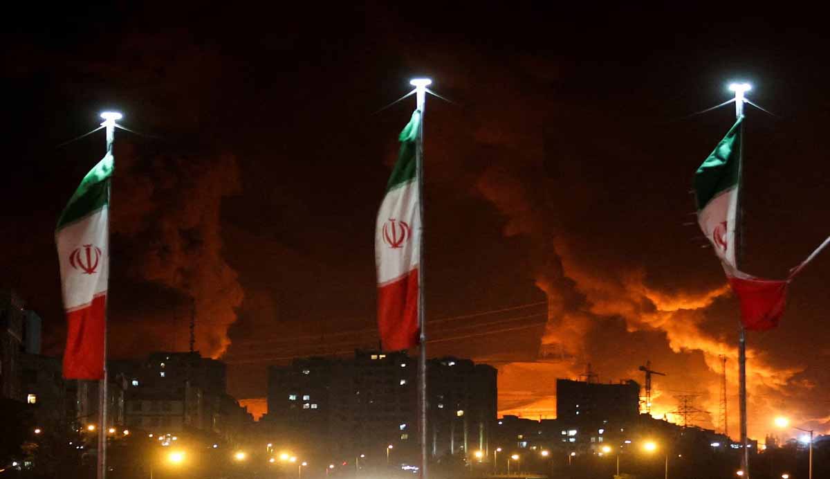 Israel के हमलों में 585 ईरानी मरे, तेहरान छोड़ने वालों की लगी लाइन 1 Israel Attacks Tehran 585 Irani's Killed