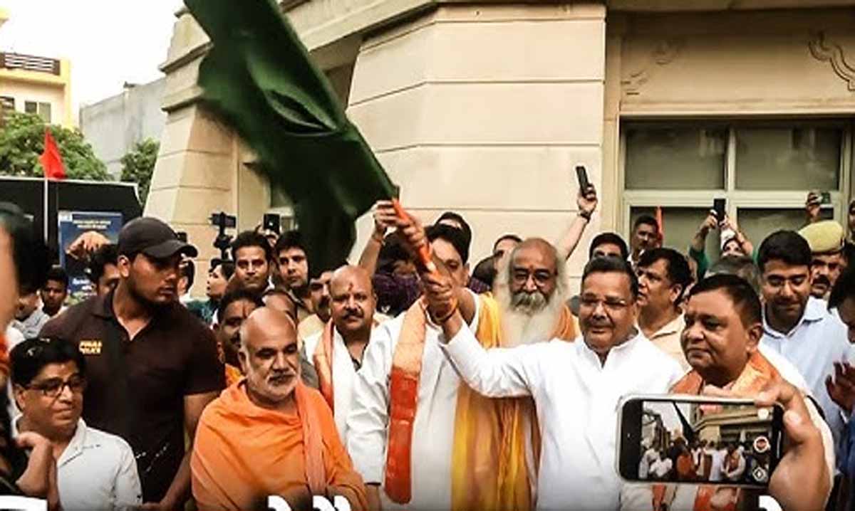 Kailash Mansarovar Yatra करीब पांच साल बाद फिर शुरू, पर्यटन मंत्री ने जत्थे को किया रवाना 1 Kailash Mansarovar Yatra Started