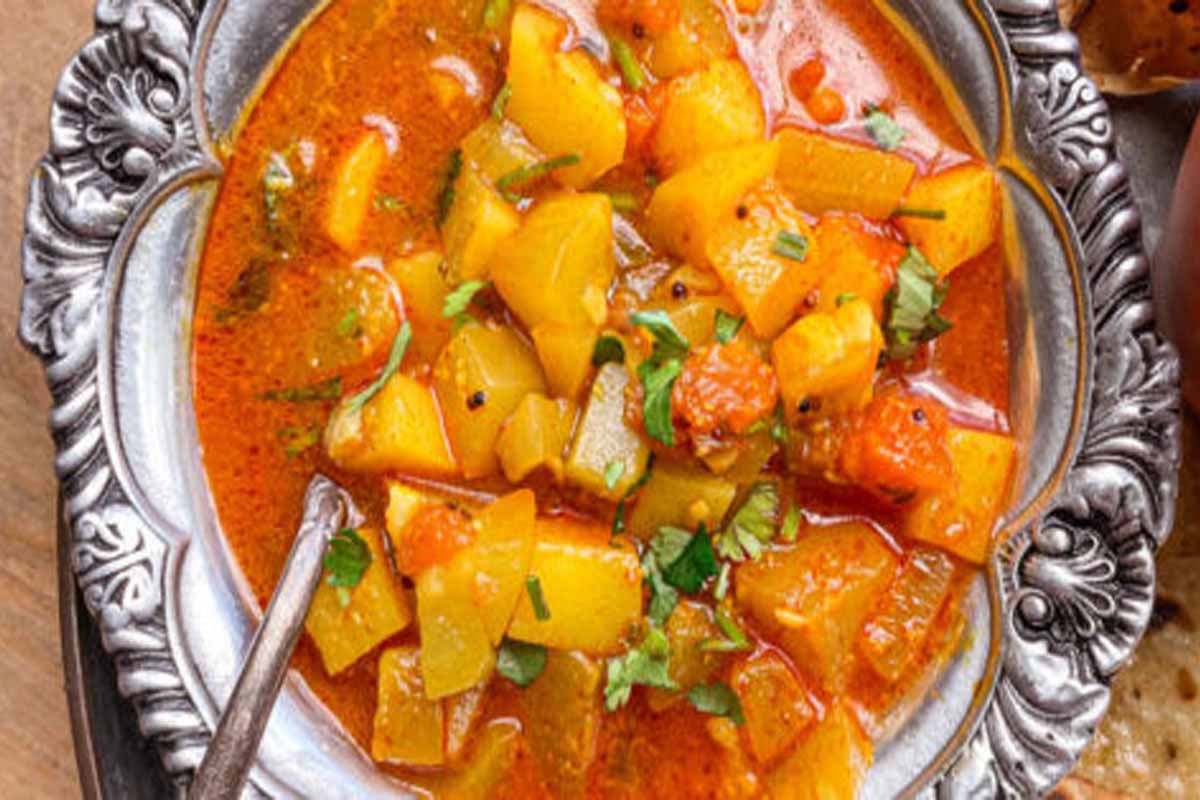 Lauki-Tomato Sabzi made with Mustard oil