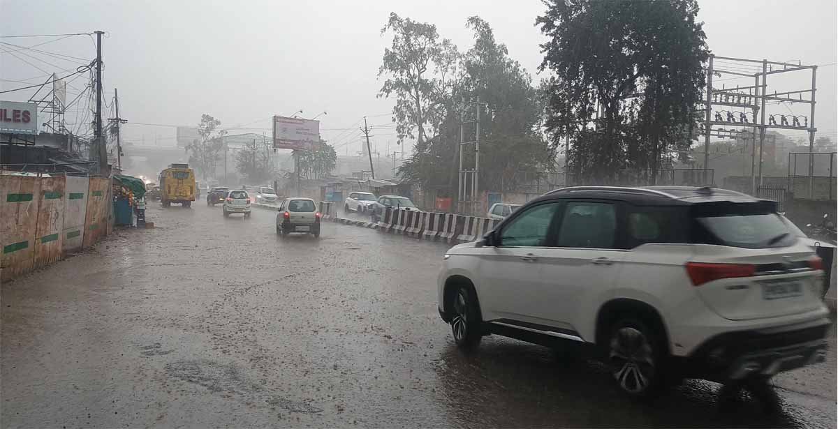Rain Alert: ग्वालियर-चंबल में जोरदार बारिश, एमपी के 17 जिलों में 'तबाही' का ऑरेंज अलर्ट 1 Rain Alert MP