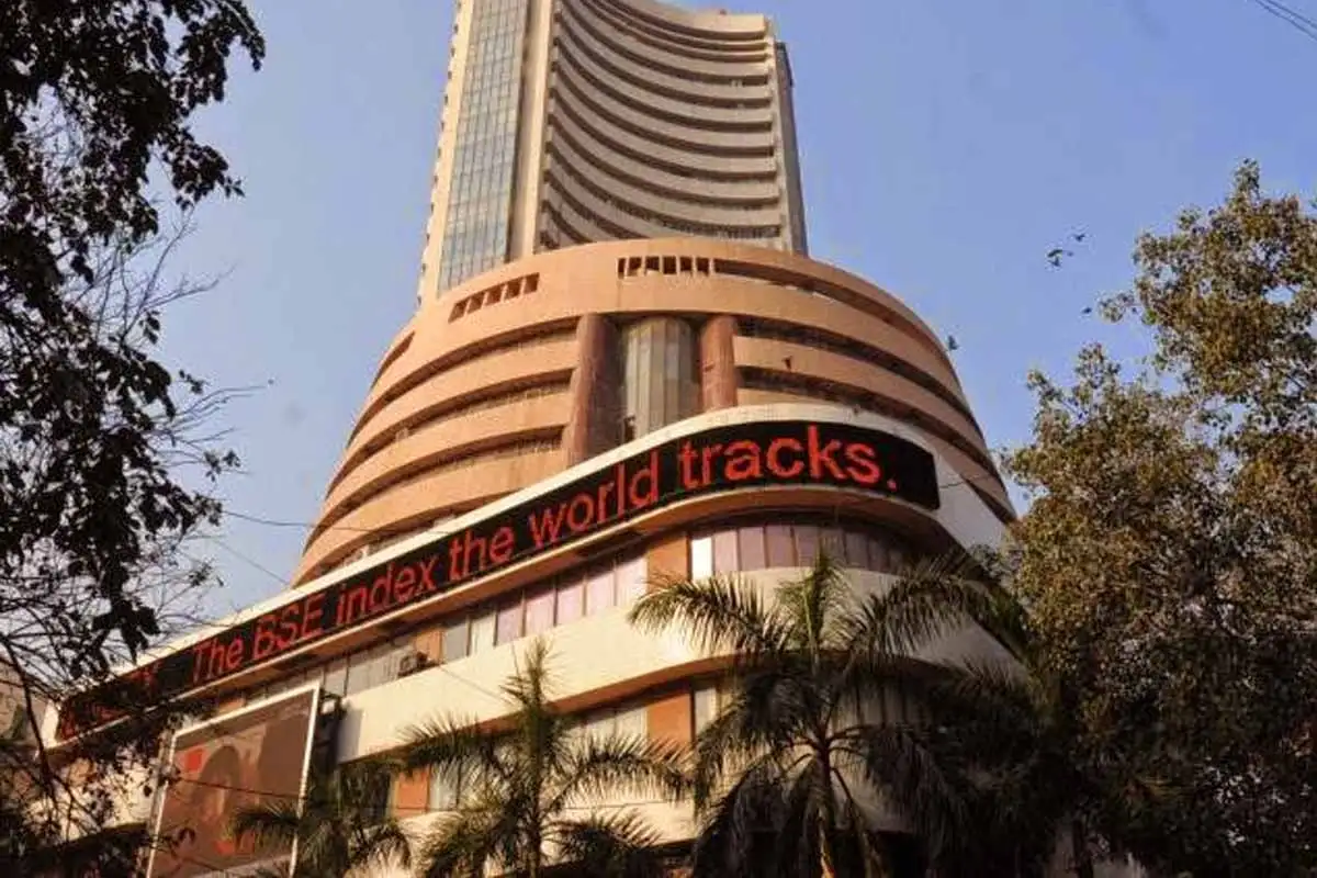 Share Market Today: फ्लैट ओपनिंग के साथ Sensex-Nifty में गिरावट, बाजार में सुस्ती 1 Share Market Today