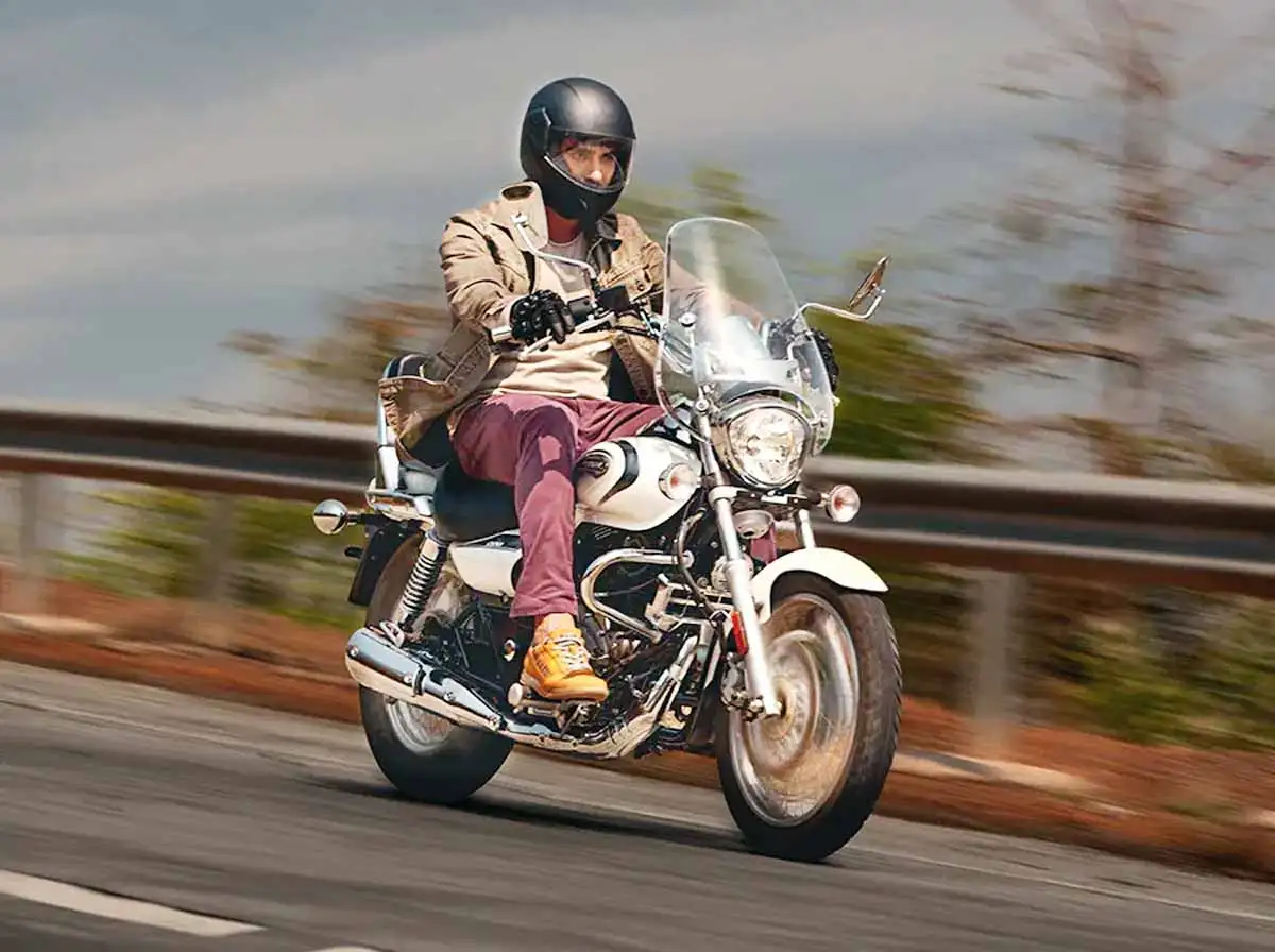बजाज की क्रूजर बाइक फिर से मचाएगी धूम, Avenger 220 Street से बाजार में हलचल, लंबी दूरी के सफर में मिलेगी कम्फर्ट राइडिंग 1 avenger-cruise-220