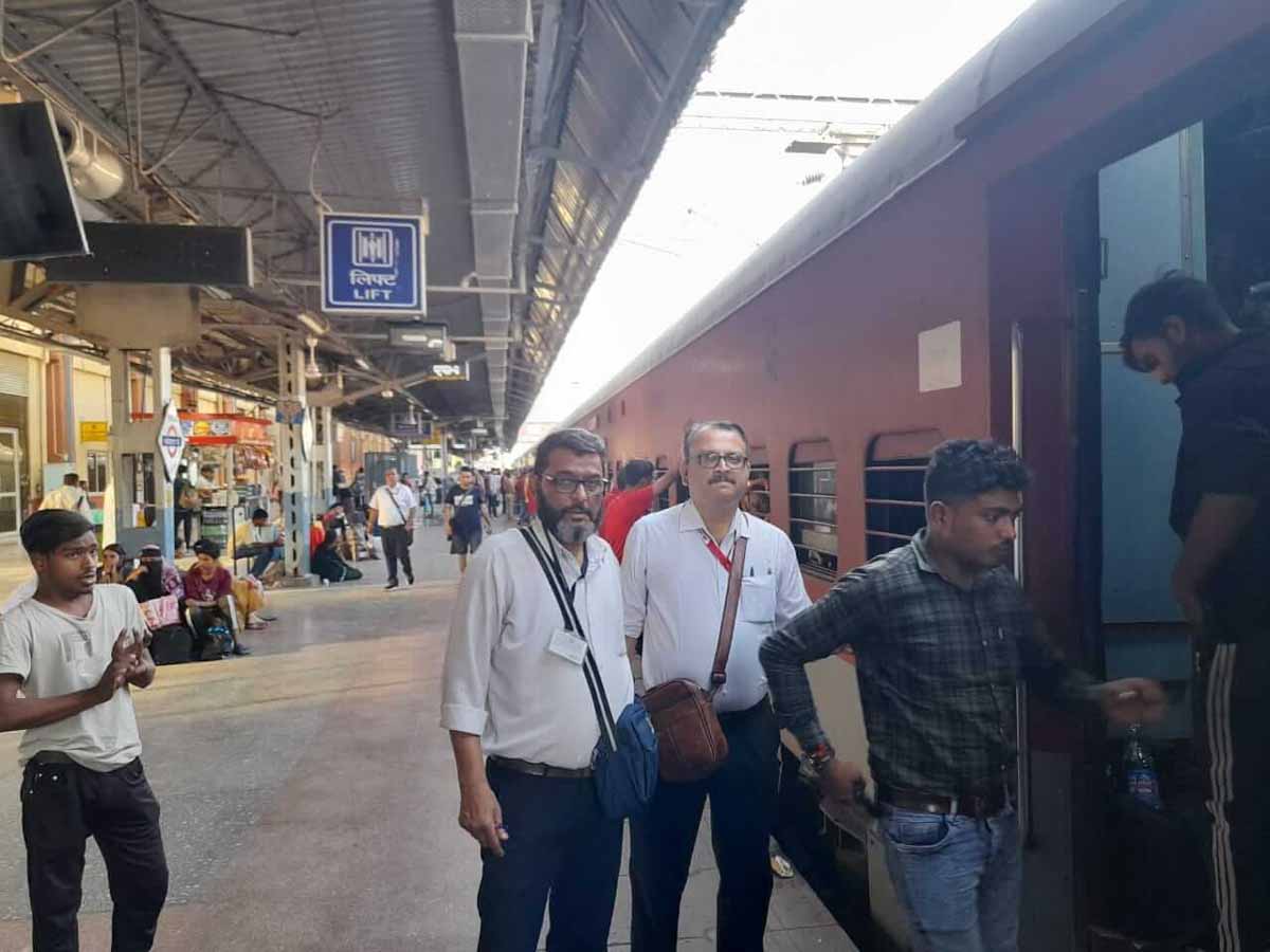 Bhopal News: रेलवे ई-टिकट रैकेट का भंडाफोड़, ऑपरेशन 'उपलब्ध' के तहत करीब 2 लाख के टिकट किए गए जब्त 1 bhopal railway news