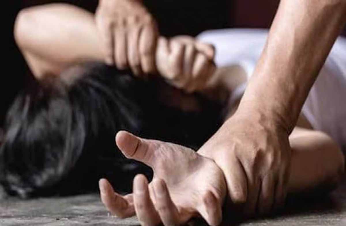 MP Rape News: पूर्व प्रेमी और उसके दोस्त ने विवाहित महिला के साथ किया रेप, पति को भेजे उसके अश्लील वीडियो 1 ex bf raped in chattarpur