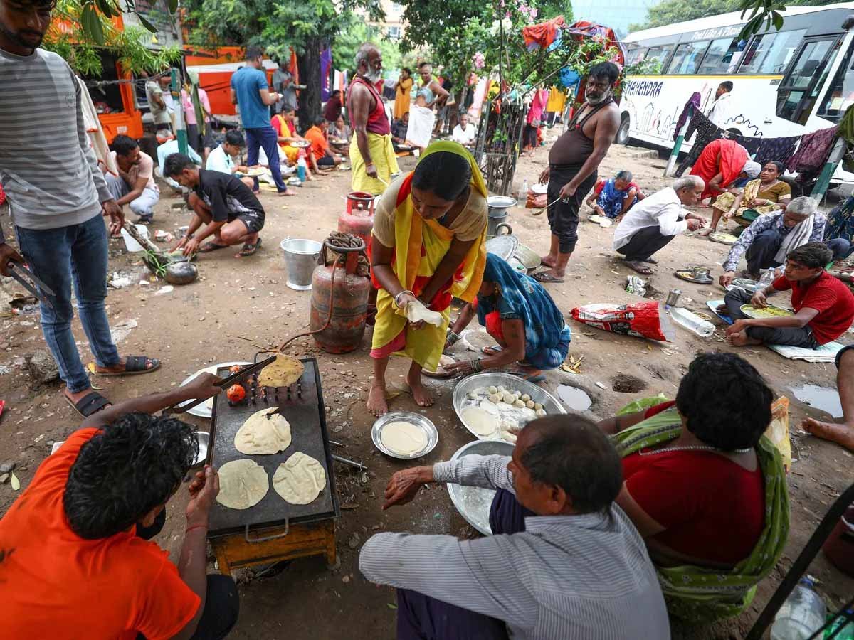 Amarnath Yatra-2025 Update: जम्मू-कश्मीर के रामबन में बसों की टक्कर में 36 लोग घायल 1 Amarnath Yatra-2025 Update Jammu & Kashmir Bus Collision