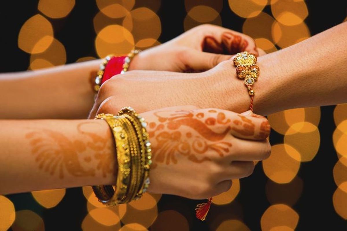 RAKSHA-BANDHAN पर पूरे दिन बांधें राखी, श्रवण नक्षत्र और सौभाग्य का बन रहा 'योग' 1 Raksha-Bandhan Shravan Nakshatra Rakhi Celebration
