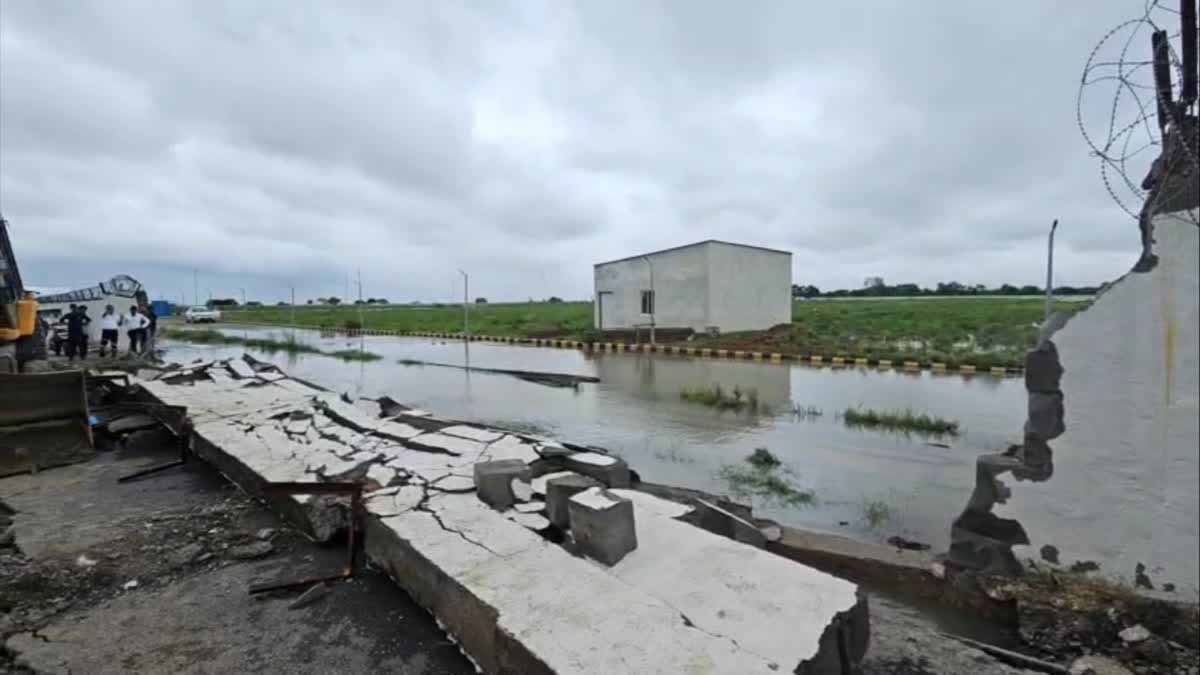 Rewa News: 500 करोड़ के एयरपोर्ट की 9 महीने बाद ही बारिश में गिरी बाउंड्रीवाल 1 Rewa News Airport Boundary Wall Collapse