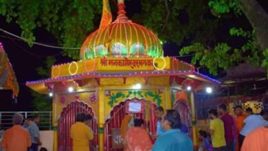 UP News Prayagraj Traditional Attire Temple's Priests